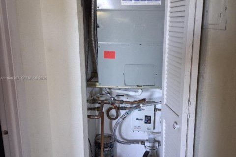 Condominio en venta en Pembroke Pines, Florida, 2 dormitorios № 1997616 - foto 13