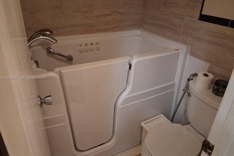 Condominio en venta en Pembroke Pines, Florida, 2 dormitorios № 1997616 - foto 26