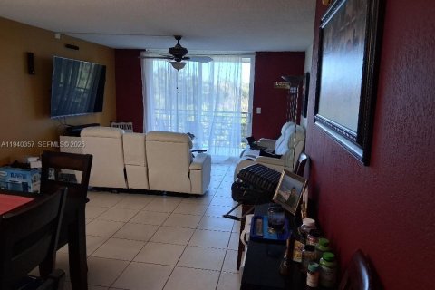 Condominio en venta en Pembroke Pines, Florida, 2 dormitorios № 1997616 - foto 20