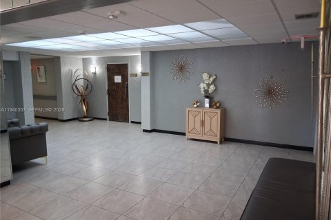 Condominio en venta en Pembroke Pines, Florida, 2 dormitorios № 1997616 - foto 4