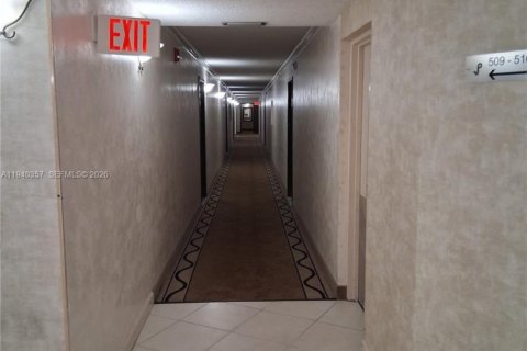 Condominio en venta en Pembroke Pines, Florida, 2 dormitorios № 1997616 - foto 9