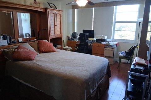 Condominio en venta en Pembroke Pines, Florida, 2 dormitorios № 1997616 - foto 23