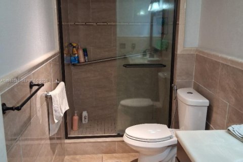 Condominio en venta en Pembroke Pines, Florida, 2 dormitorios № 1997616 - foto 14