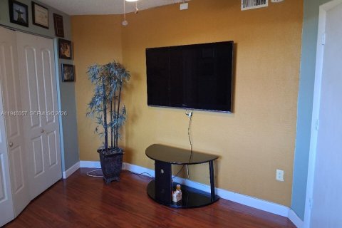 Condominio en venta en Pembroke Pines, Florida, 2 dormitorios № 1997616 - foto 19