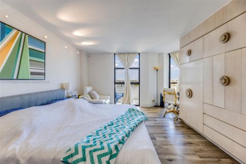 Condominio en venta en Miami, Florida, 2 dormitorios, 141.21 m2 № 2012788 - foto 12