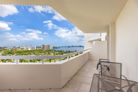 Condominio en venta en Miami, Florida, 2 dormitorios, 141.21 m2 № 2012788 - foto 15
