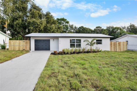 House in Jensen Beach, Florida 2 bedrooms, 103.68 sq.m. № 1877867 - photo 1