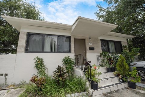 Immobilier commercial à vendre à Miami, Floride: 144 m2 № 1892995 - photo 3