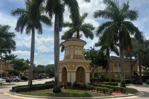 Townhouse in Miramar, Florida 3 bedrooms, 153.85 sq.m. № 2013158 - photo 5