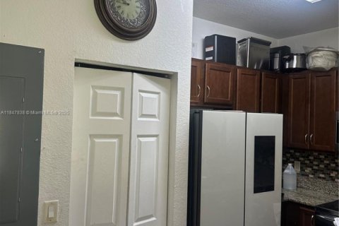 Townhouse in Miramar, Florida 3 bedrooms, 153.85 sq.m. № 2013158 - photo 10