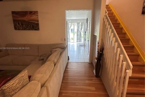 Townhouse in Miramar, Florida 3 bedrooms, 153.85 sq.m. № 2013158 - photo 8