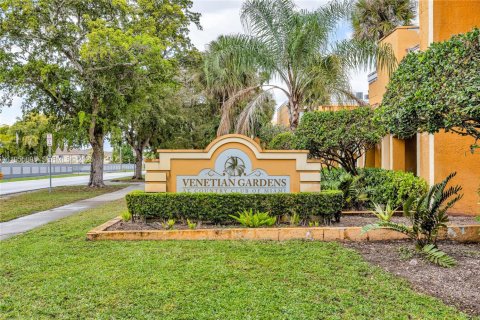 Copropriété à vendre à Hialeah, Floride: 2 chambres, 127.83 m2 № 2243938 - photo 22