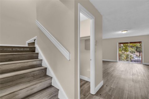 Copropriété à vendre à Hialeah, Floride: 2 chambres, 127.83 m2 № 2243938 - photo 9