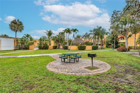 Copropriété à vendre à Hialeah, Floride: 2 chambres, 127.83 m2 № 2243938 - photo 24