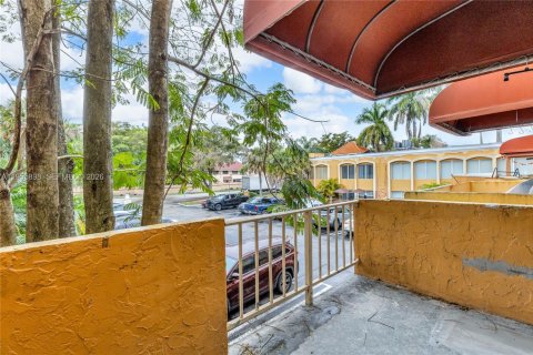 Copropriété à vendre à Hialeah, Floride: 2 chambres, 127.83 m2 № 2243938 - photo 20