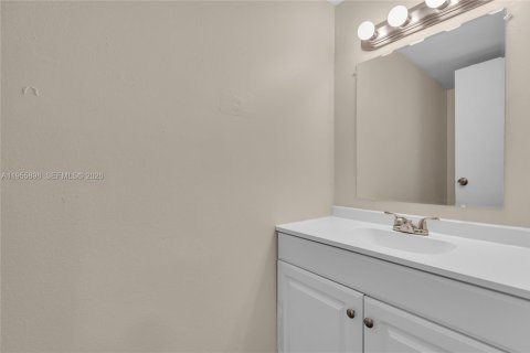 Copropriété à vendre à Hialeah, Floride: 2 chambres, 127.83 m2 № 2243938 - photo 16