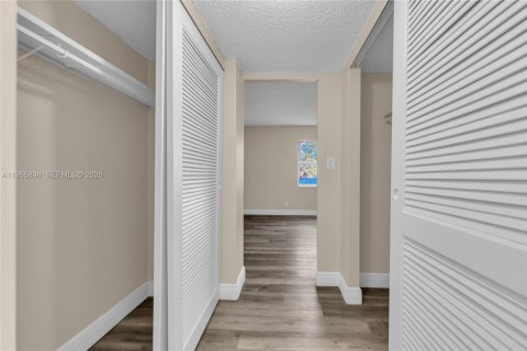 Copropriété à vendre à Hialeah, Floride: 2 chambres, 127.83 m2 № 2243938 - photo 15