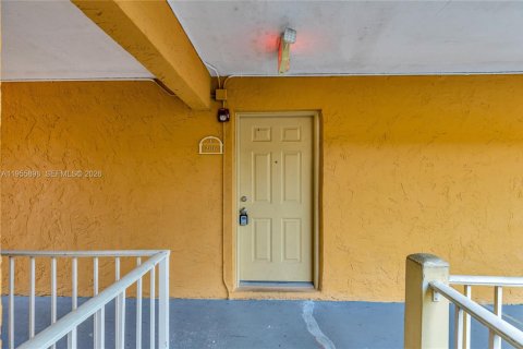 Copropriété à vendre à Hialeah, Floride: 2 chambres, 127.83 m2 № 2243938 - photo 17