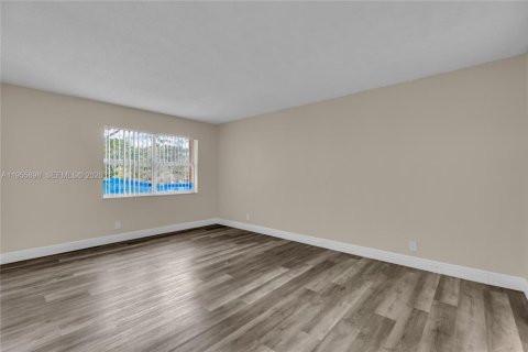 Copropriété à vendre à Hialeah, Floride: 2 chambres, 127.83 m2 № 2243938 - photo 14
