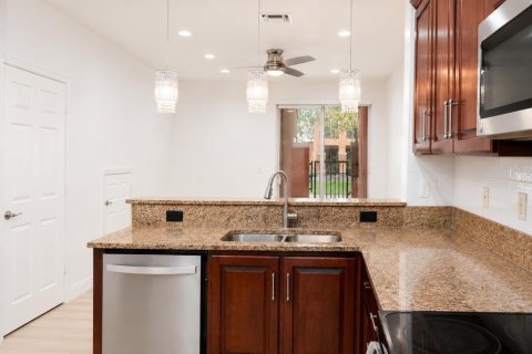 Touwnhouse à louer à Miramar, Floride: 3 chambres, 116.69 m2 № 2247867 - photo 6