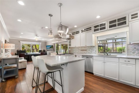 Villa ou maison à vendre à Palmetto Bay, Floride: 4 chambres, 210.33 m2 № 2417823 - photo 6