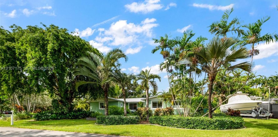 Villa ou maison à Palmetto Bay, Floride 4 chambres, 210.33 m2 № 2417823
