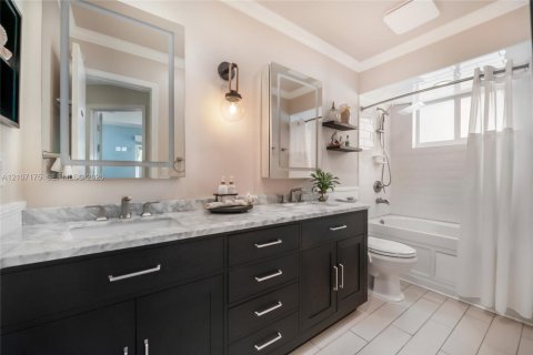 Villa ou maison à vendre à Palmetto Bay, Floride: 4 chambres, 210.33 m2 № 2417823 - photo 13