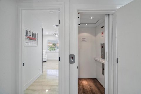 Adosado en venta en Lauderdale-by-the-Sea, Florida, 4 dormitorios, 260.87 m2 № 2427752 - foto 13