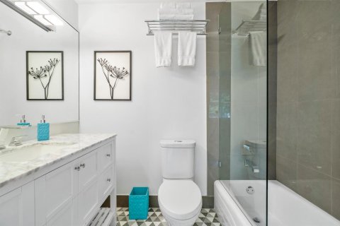 Adosado en venta en Lauderdale-by-the-Sea, Florida, 4 dormitorios, 260.87 m2 № 2427752 - foto 16