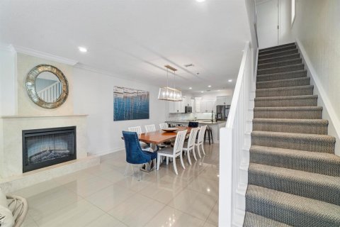 Adosado en venta en Lauderdale-by-the-Sea, Florida, 4 dormitorios, 260.87 m2 № 2427752 - foto 12