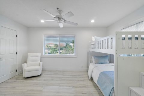 Adosado en venta en Lauderdale-by-the-Sea, Florida, 4 dormitorios, 260.87 m2 № 2427752 - foto 14