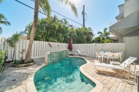 Adosado en venta en Lauderdale-by-the-Sea, Florida, 4 dormitorios, 260.87 m2 № 2427752 - foto 9