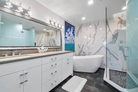 Adosado en venta en Lauderdale-by-the-Sea, Florida, 4 dormitorios, 260.87 m2 № 2427752 - foto 24