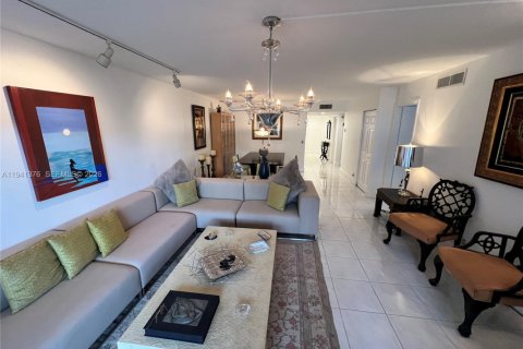 Condo in Weston, Florida, 2 bedrooms  № 1998585