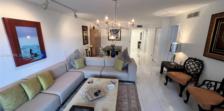 Condo in Weston, Florida, 2 bedrooms № 1998585