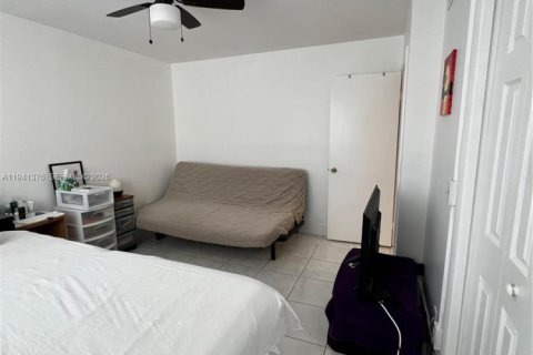 Condo in Weston, Florida, 2 bedrooms № 1998585 - photo 13