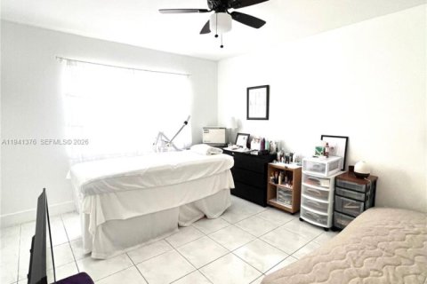 Condo in Weston, Florida, 2 bedrooms № 1998585 - photo 14