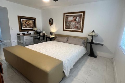 Condo in Weston, Florida, 2 bedrooms № 1998585 - photo 6