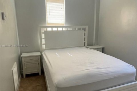 Commercial property in Vero Beach, Florida 1 bedroom, 91.79 sq.m. № 1995565 - photo 10