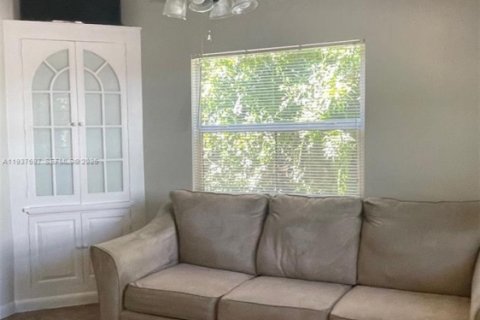 Commercial property in Vero Beach, Florida 1 bedroom, 91.79 sq.m. № 1995565 - photo 12