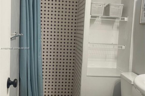 Commercial property in Vero Beach, Florida 1 bedroom, 91.79 sq.m. № 1995565 - photo 3