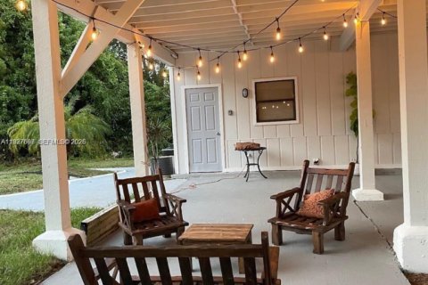 Commercial property in Vero Beach, Florida 1 bedroom, 91.79 sq.m. № 1995565 - photo 6