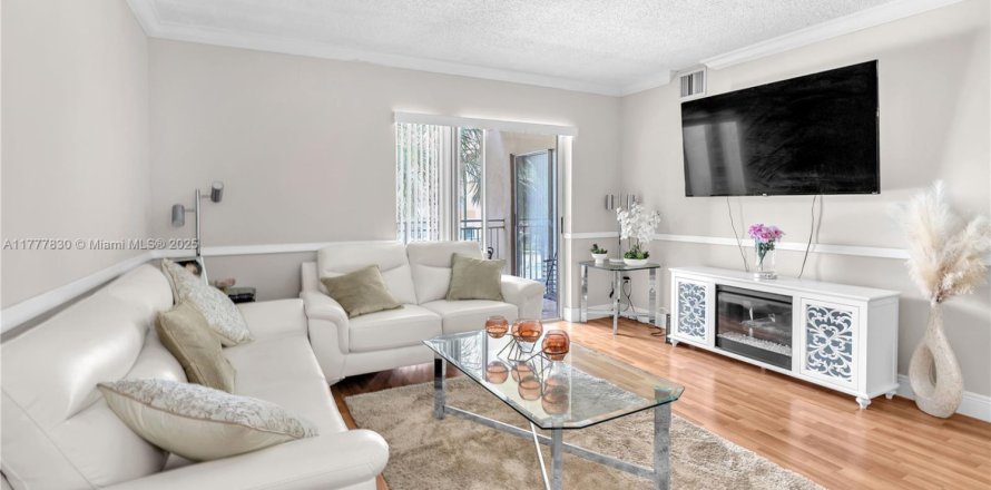 Condominio en Hialeah, Florida, 2 dormitorios № 1937920