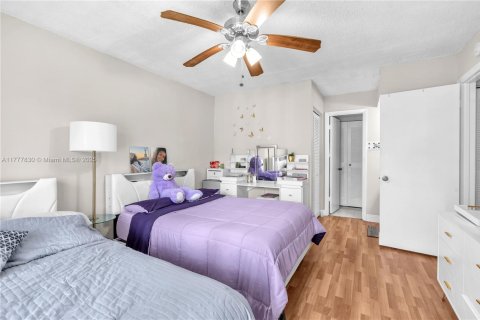 Condominio en venta en Hialeah, Florida, 2 dormitorios, 102.75 m2 № 1937920 - foto 14