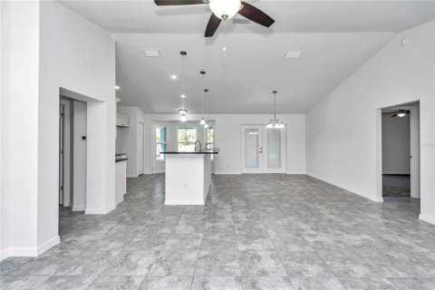House in Summerfield, Florida 3 bedrooms, 156.17 sq.m. № 1909070 - photo 4