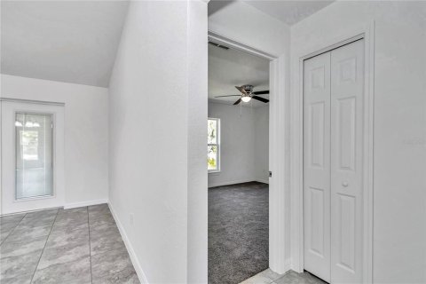 House in Summerfield, Florida 3 bedrooms, 156.17 sq.m. № 1909070 - photo 11