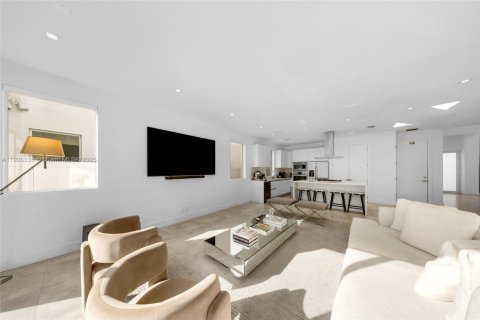 Villa ou maison à vendre à Doral, Floride: 5 chambres, 289.2 m2 № 1956914 - photo 13