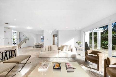 Villa ou maison à vendre à Doral, Floride: 5 chambres, 289.2 m2 № 1956914 - photo 9