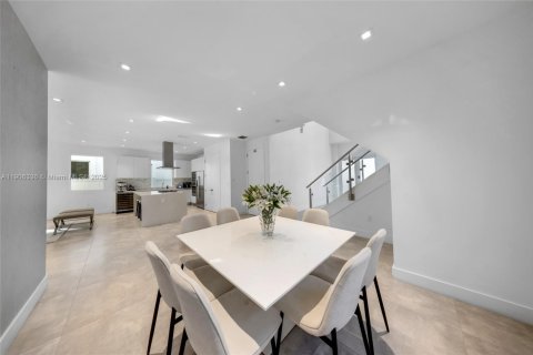 Villa ou maison à vendre à Doral, Floride: 5 chambres, 289.2 m2 № 1956914 - photo 7