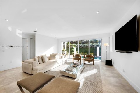 Villa ou maison à vendre à Doral, Floride: 5 chambres, 289.2 m2 № 1956914 - photo 10